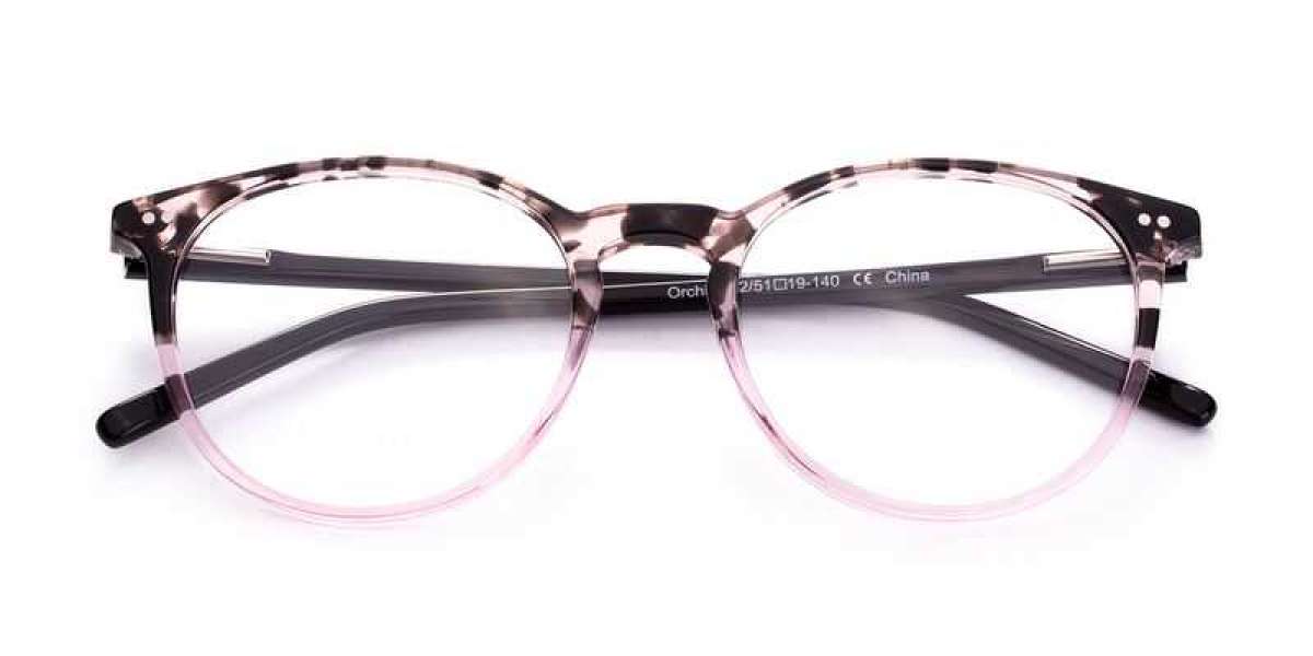 The Metal Thin Eyeglasses Frame Make A Good Supporting Role