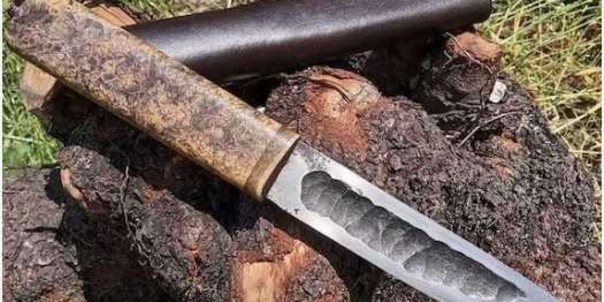 The Blade of Two Worlds: Unveiling the Differences Between the Yakut Knife and the Russian Knife