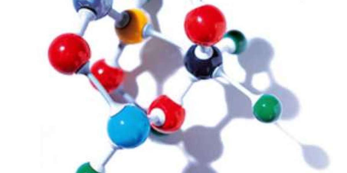 Why are chemical products polyester gaskets favored in pharmaceuticals?